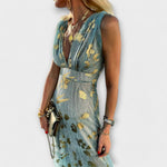 Elegant dress with V-neckline and sequin detail